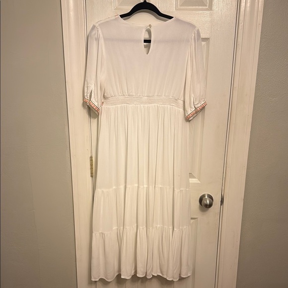 In loom White V-Neck with Embroidery & Puff Sleeve Midi Sundress - Picture 3 of 12